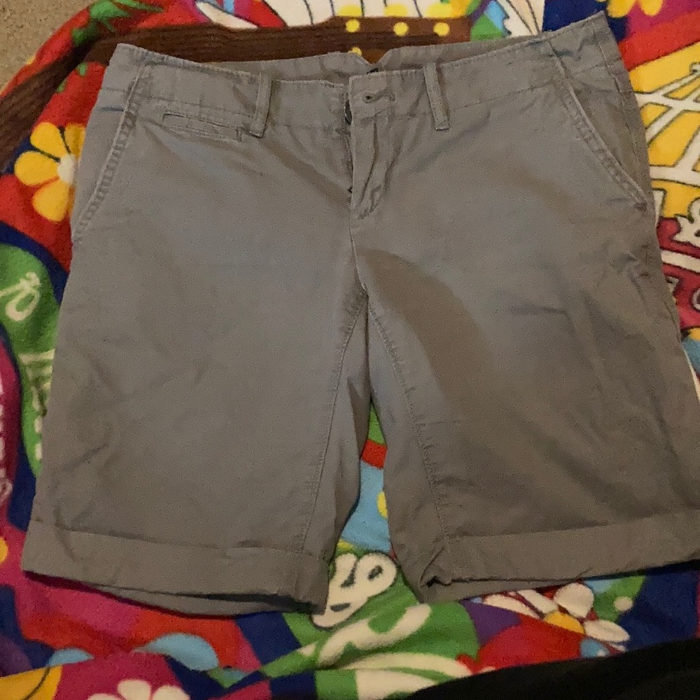 Gap gray cotton cuffed shorts. Size 4.